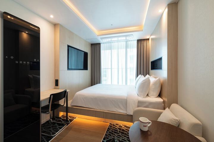 Room 3 of 15