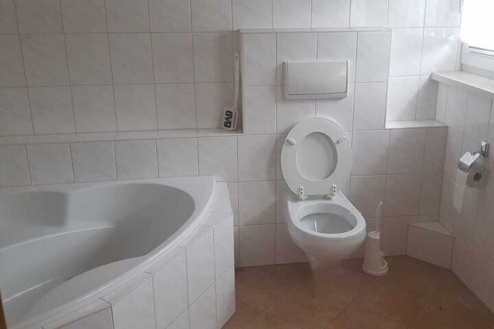 Room 1 of 21
