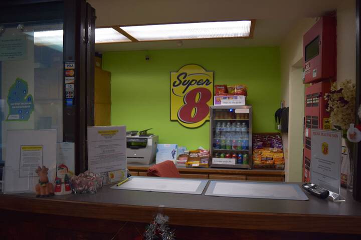 Check-in/check-out kiosk
