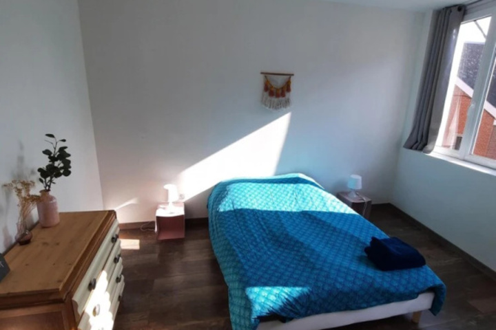 Room 4 of 12