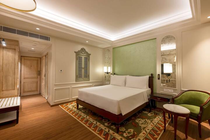 Room 10 of 76