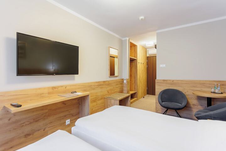 Room 16 of 83