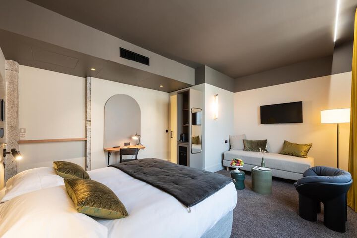 Room 9 of 46