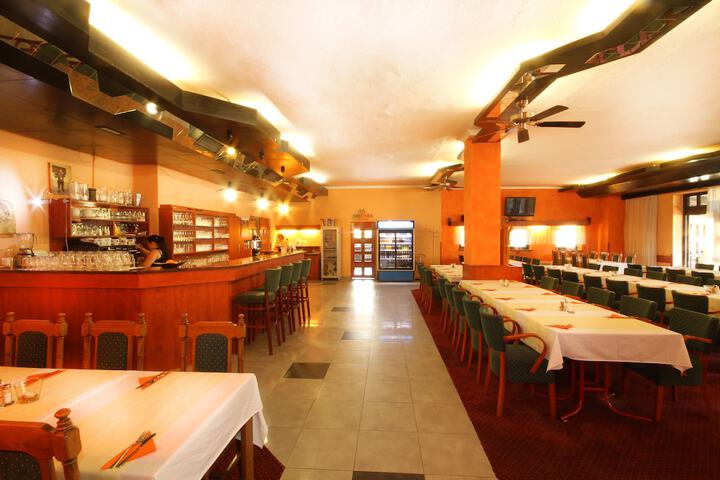 Dining 42 of 52