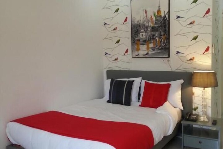Room 4 of 16