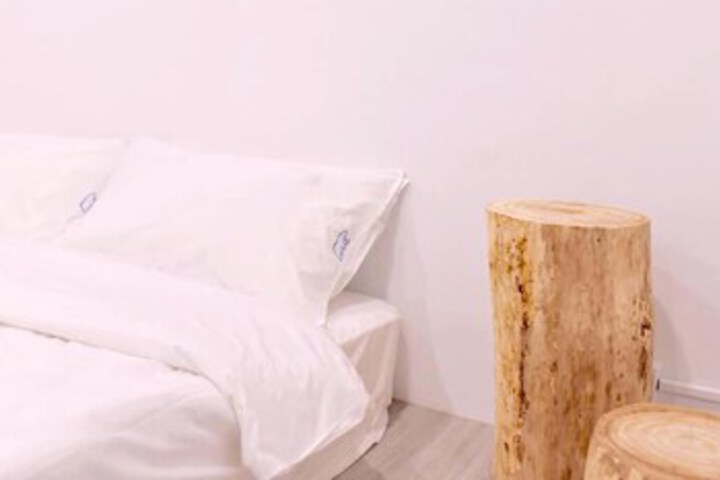 Room 16 of 28