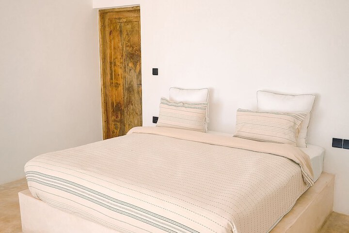 Room 3 of 12