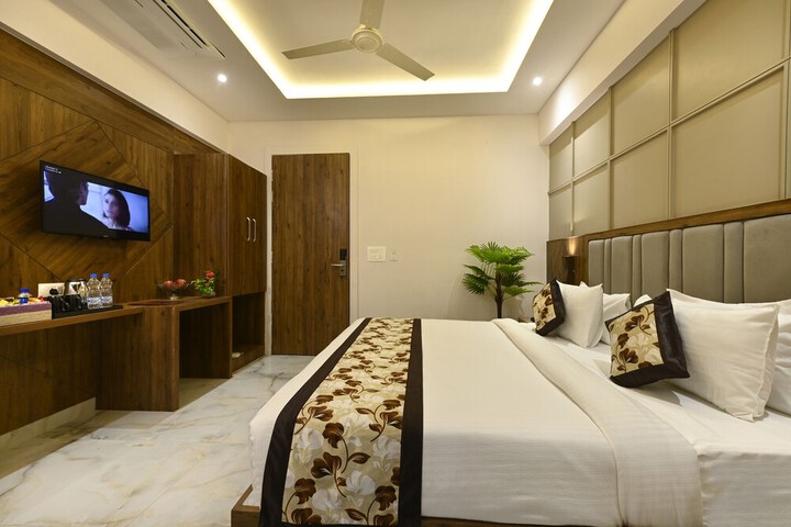 Room 9 of 25