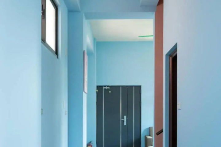 Room 7 of 12