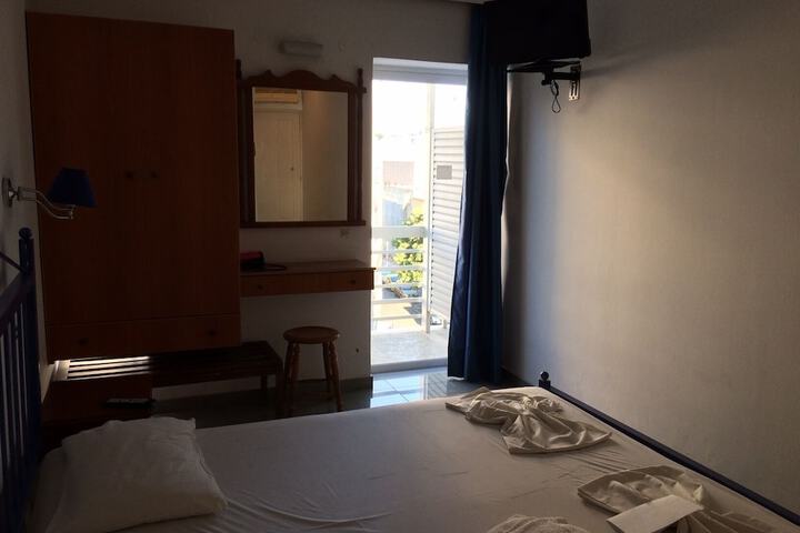 Room 3 of 13