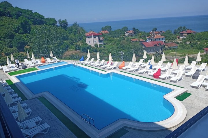Pool 11 of 24