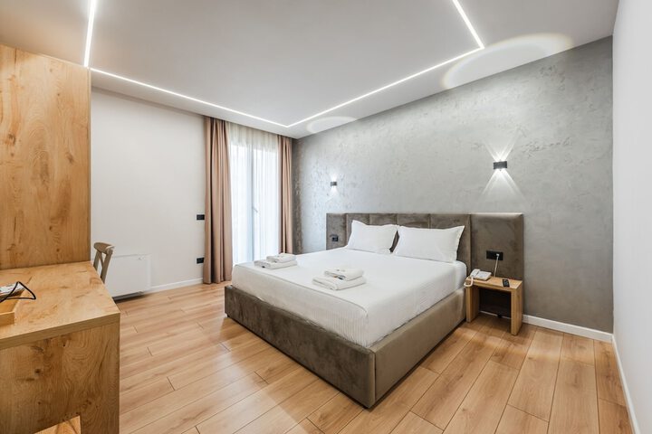 Room 4 of 42