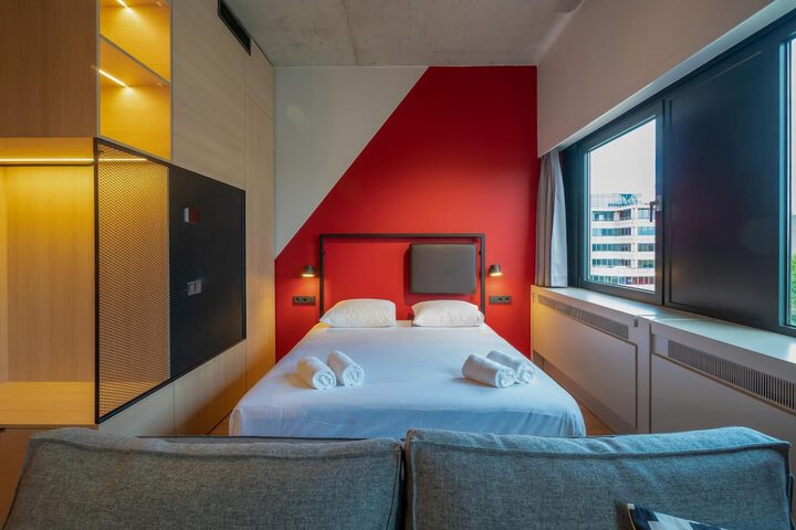 Room 7 of 43