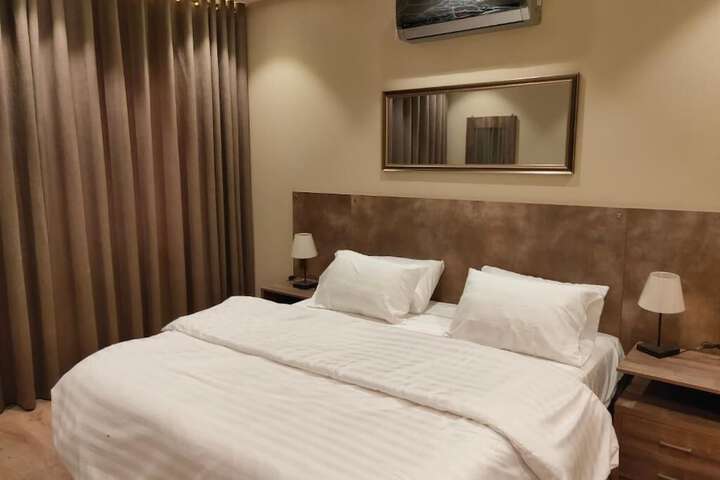 Room 10 of 27