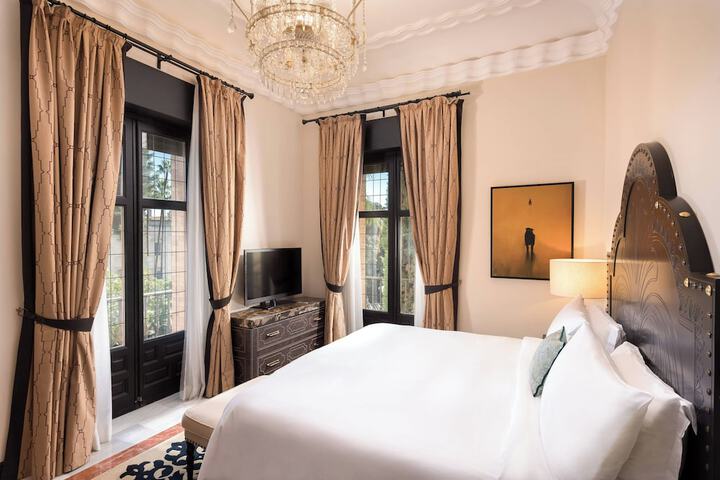 Room 44 of 210