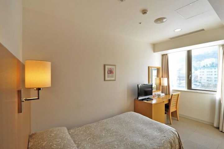 Room 7 of 32