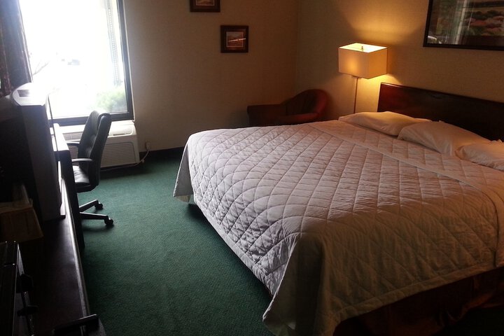 Room 9 of 16