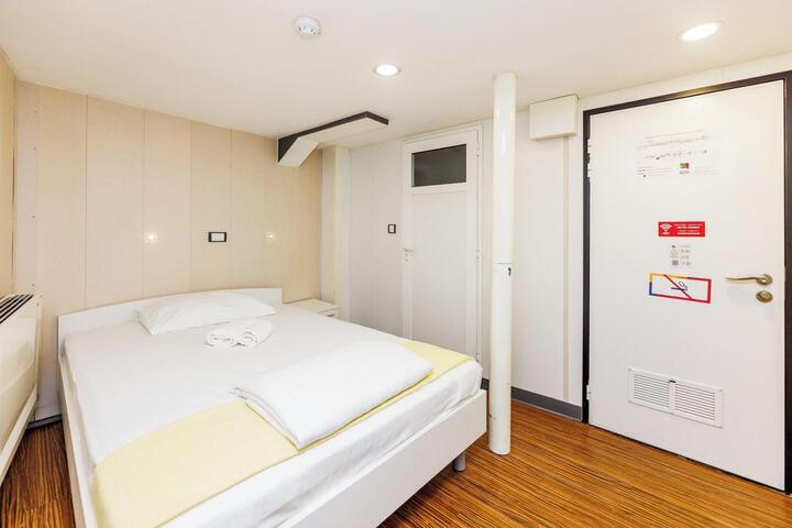Room 96 of 146