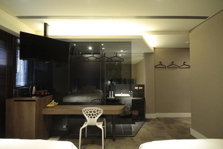 Room 18 of 35