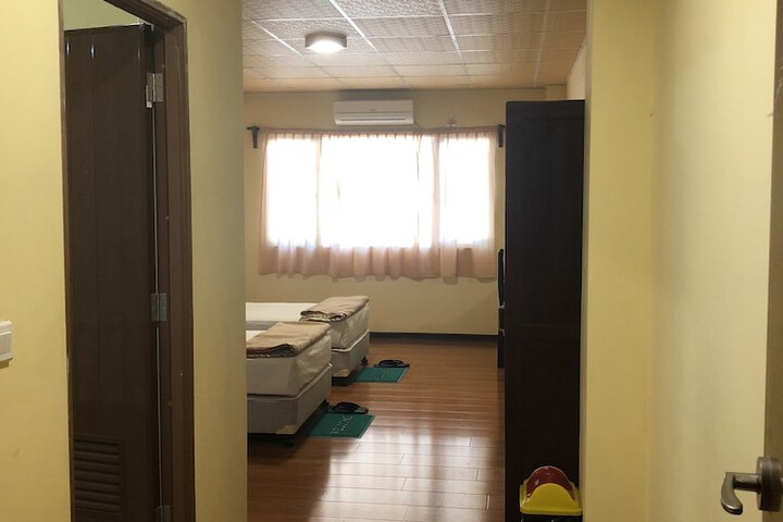 Room 4 of 20
