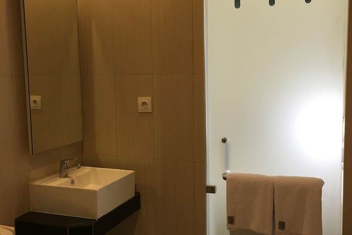 Room 17 of 34