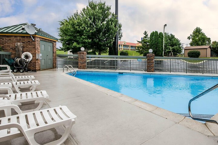Pool Hotel