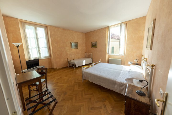 Room 6 of 18