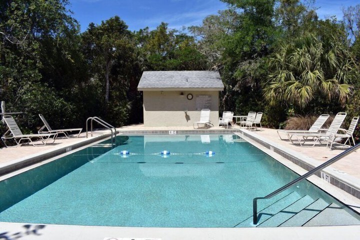 Pool 21 of 33