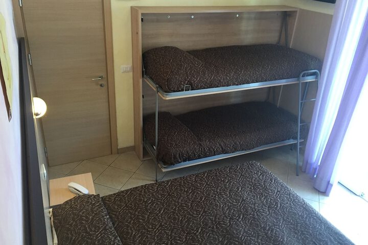 Room 12 of 34