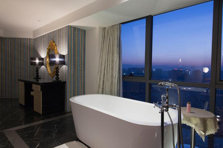 Room 50 of 53