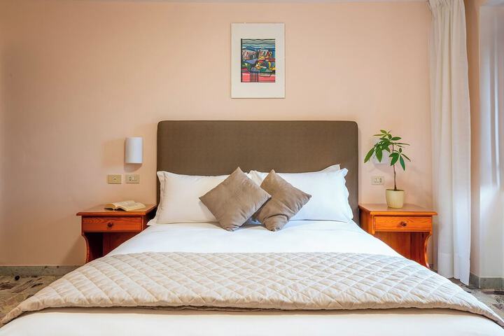 Room 9 of 41
