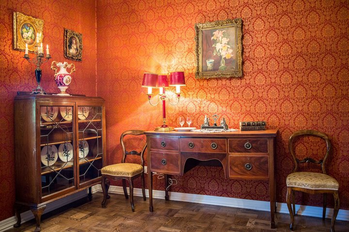 Room 42 of 80