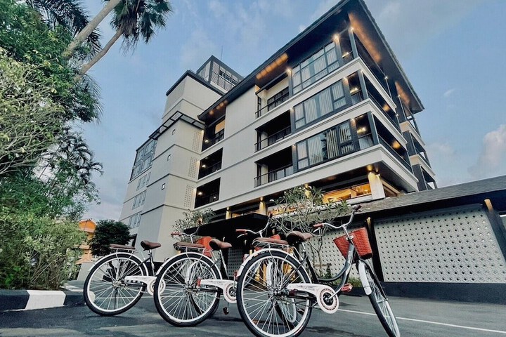 Hotel 12 of 13