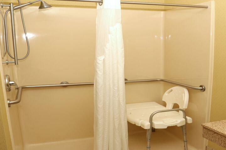 1 Queen Bed (5 of 18)