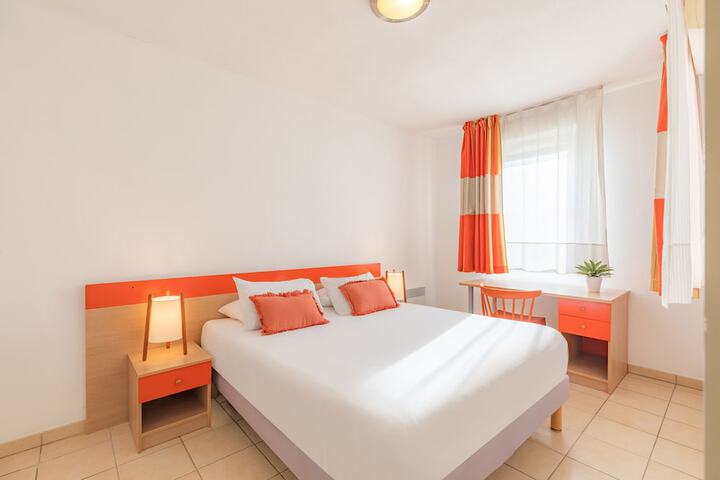 Room 4 of 27