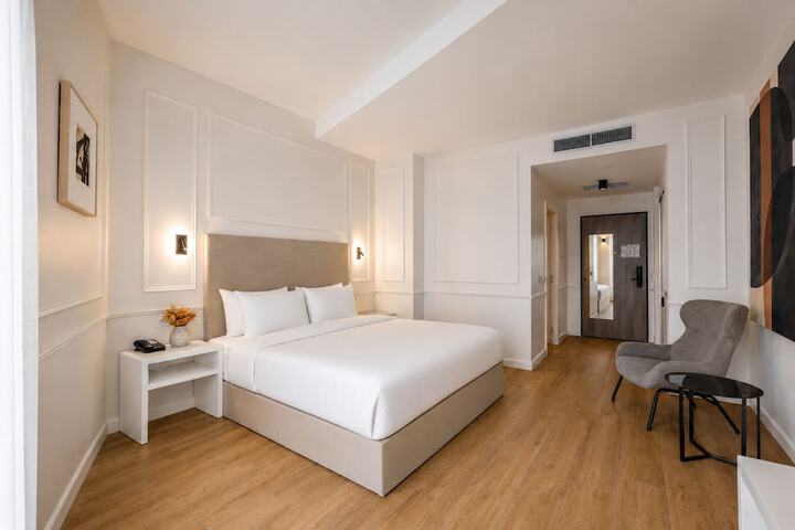 Room 25 of 93