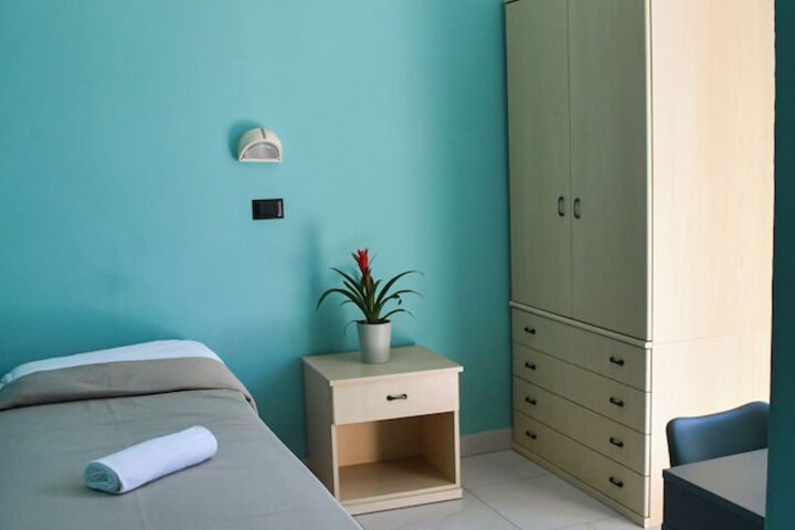 Room 4 of 33