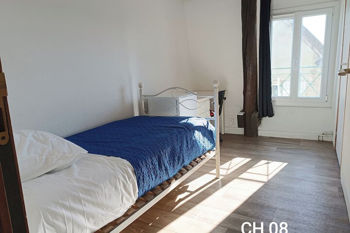 Room 2 of 8