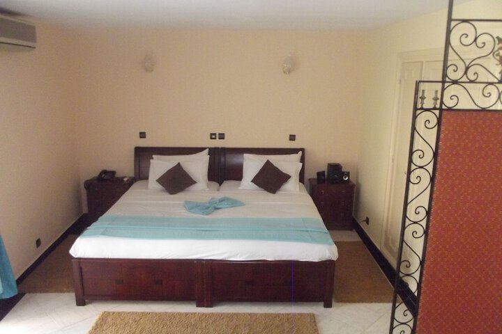 Room 11 of 24