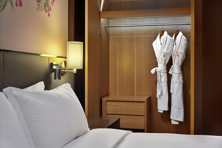 Room 10 of 70