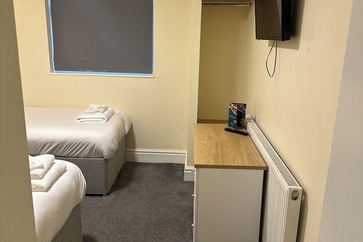 Room 5 of 16