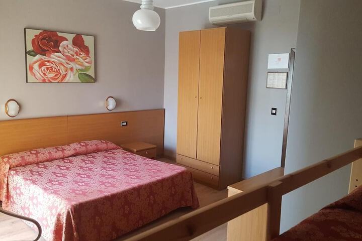 Room 4 of 35