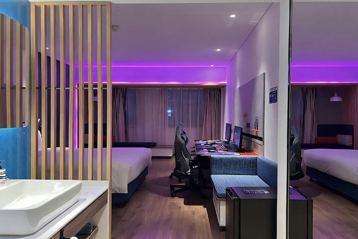 Room 30 of 66