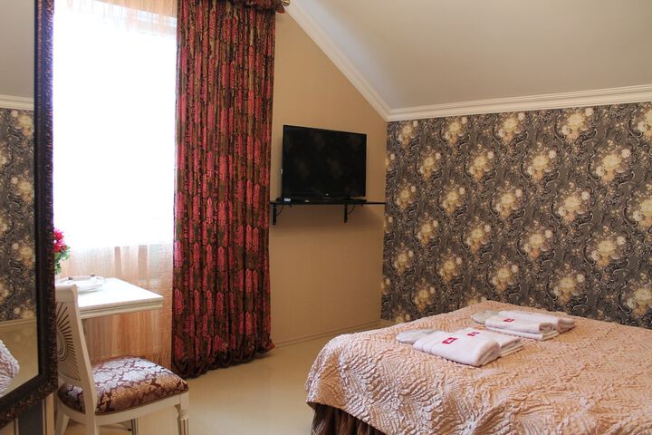 Room 15 of 33