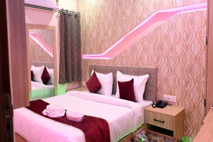 Room 32 of 77
