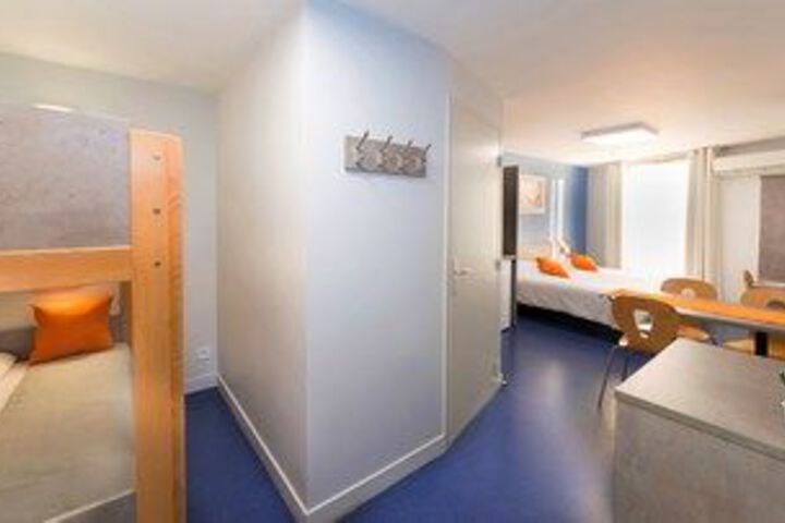 Room 8 of 17