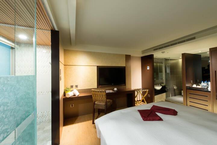 Room 16 of 50