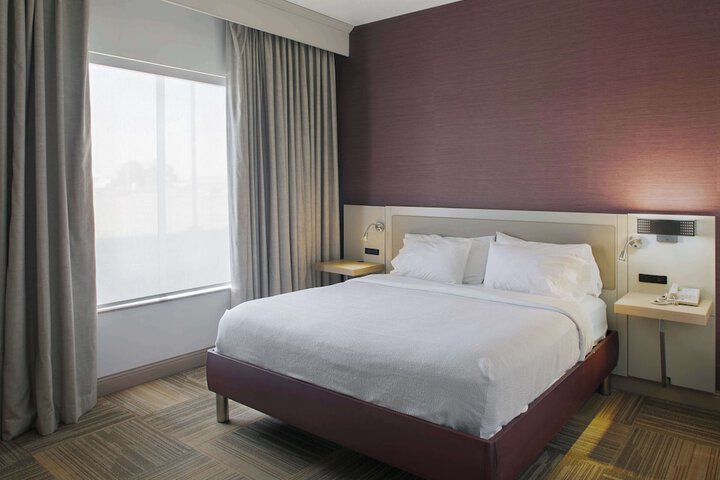 1 King Bed (16 of 24)