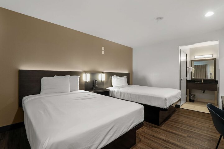 Double Accessible King Size Bed (1 of 10)