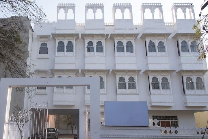 OYO 12131 VALLABH VILLAS